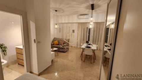 NAPOLI ESTATE presenta esta excelente oportunidad de inversión y vivienda en planta baja con entrada independiente.