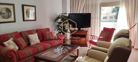 NAPOLI ESTATE presenta en alquiler de larga temporada este amplio y luminoso piso en la zona de Carranque - Haza Cuevas.