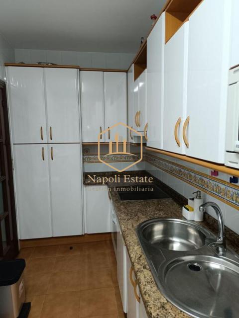 NAPOLI ESTATE presenta en alquiler de larga temporada este amplio y luminoso piso en la zona de Carranque - Haza Cuevas.