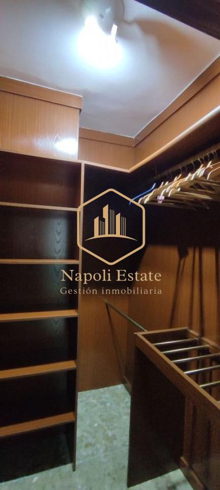 NAPOLI ESTATE presenta en alquiler de larga temporada este amplio y luminoso piso en la zona de Carranque - Haza Cuevas.