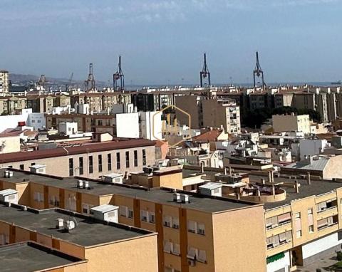 Alquiler Luminoso piso en Huelin con vistas a la Catedral y a pasos de la playa