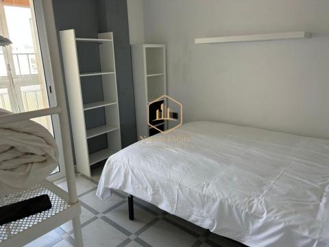 Alquiler Luminoso piso en Huelin con vistas a la Catedral y a pasos de la playa