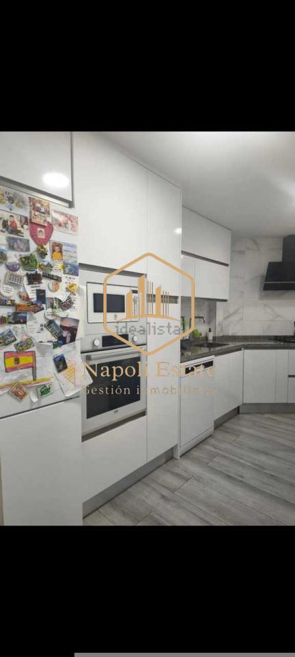 Piso luminoso de 3 dormitorios en Barriada Victoria Eugenia, Málaga